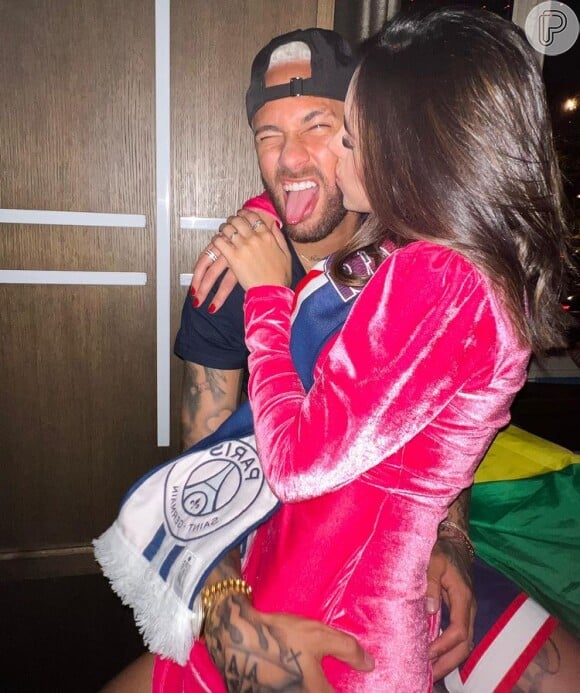 Neymar e Bruna Biancardi estão juntos há um ano, mas namoro foi oficializado apenas em abril deste ano