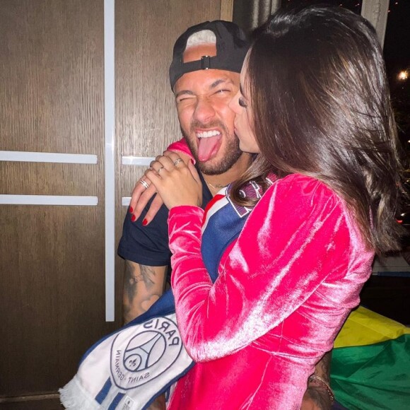 Neymar e Bruna Biancardi estão juntos há um ano, mas namoro foi oficializado apenas em abril deste ano