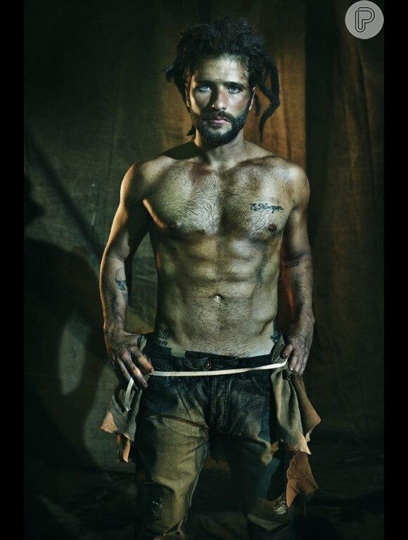 Bruno Gagliasso posa sem camisa e mostra corpo sarado em ensaio fotográfico divulgado pela revista 'L´Officiel Hommes', nesta quinta-feira, 18 de dezembro de 2014