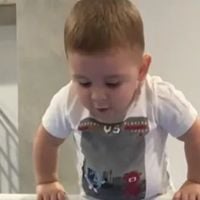 Com 1 ano, filho do ginasta Arthur Zanetti segue os passos do pai e é fenômeno na web com força física!