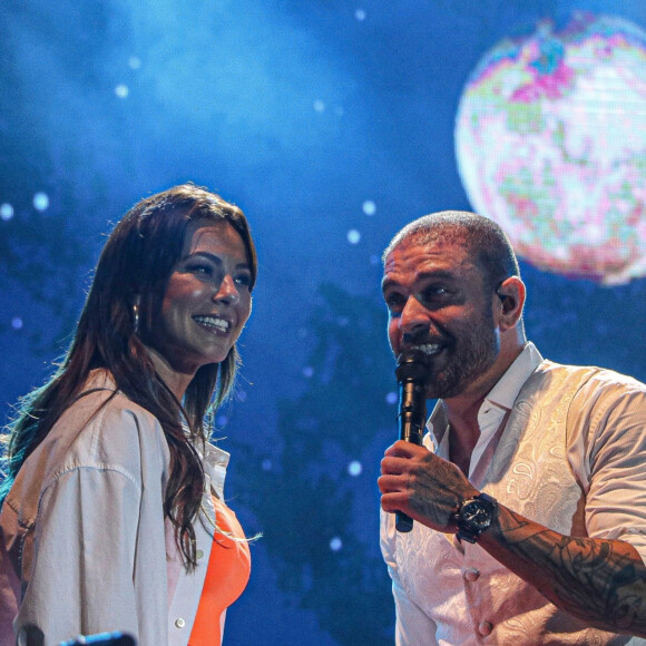 "Ela é a mais bonita, dona do meu lalaiá, não importa onde ela esteja!", escreveu Diogo Nogueira