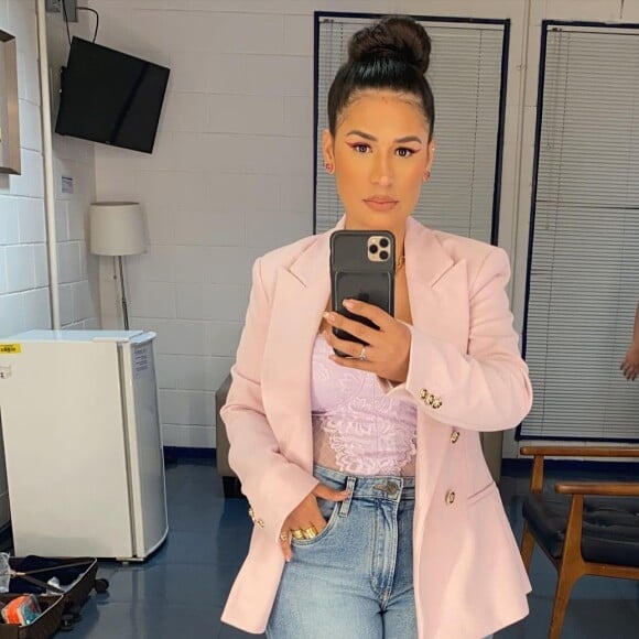 Simone: 'Vim fazer o que? Resolver uns negocinhos meus. E aí, resolvi de última hora. Faltando três ou quatro horas pro voo, comprei a passagem e tchau!'