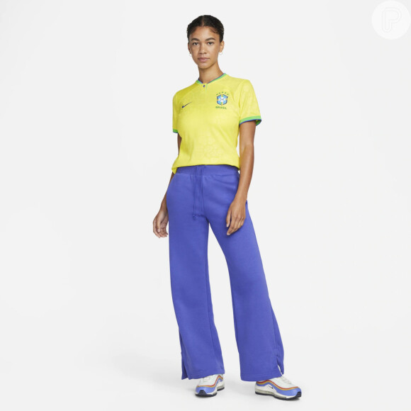 As camisas oficiais da Seleção Brasileira podem compôr looks estilosos: essa é a Camisa Brasil I Torcedora Pro, Nike