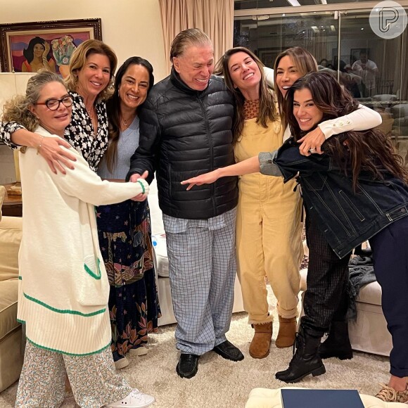 Silvio Santos usou casaco e pijamas na comemoração em família