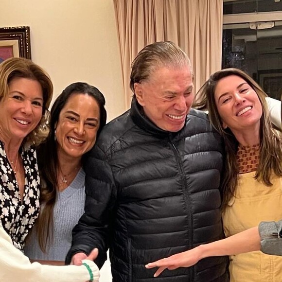 Silvio Santos usou casaco e pijamas na comemoração em família