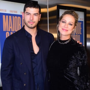 Luana Piovani e o namorado, Lucas Bittencourt, posaram para fotos no Espaço Itaú de Cinema, no Shopping Frei Caneca, região central de São Paulo