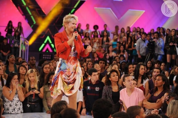 Ha seis anos, Xuxa conta com a figurinista Chris Gross para ajudar na escolha dos figurinos para o programa. Os modelos se aproximam mais da mulher 'real', e muitas vezes a apresentador traz peças compradas durante as viagens