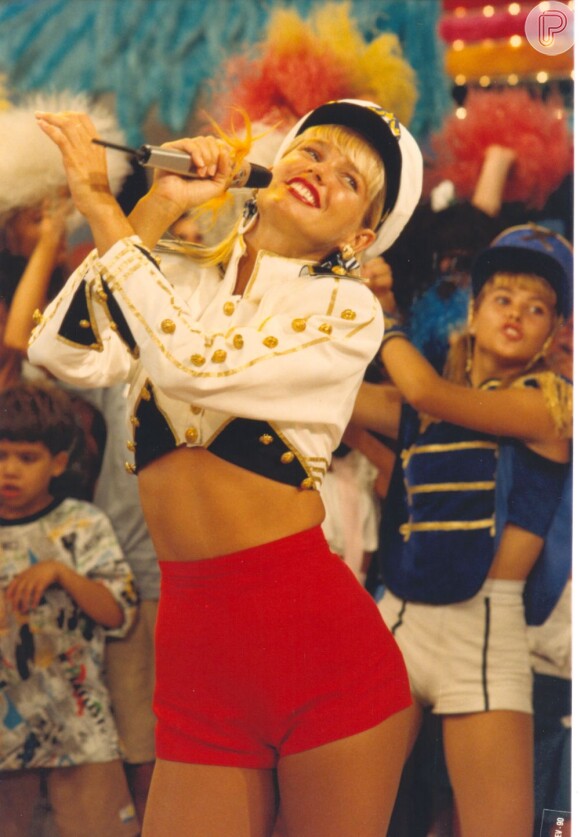 No 'Xou da Xuxa', na década de 80, a apresentadora usava looks com um estilo marinheiro: boinas, microshort de cintura alta, barriga de fora e casaqueto eram alguns ítens que faziam sucesso no figurino da loira