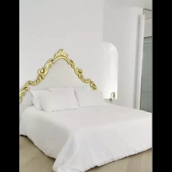 Cama de Simaria tem decoração minimalista