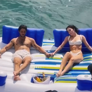 Chay e Jade gravaram sua primeira cena juntos esta semana em Angra dos Reis, no Rio de Janeiro