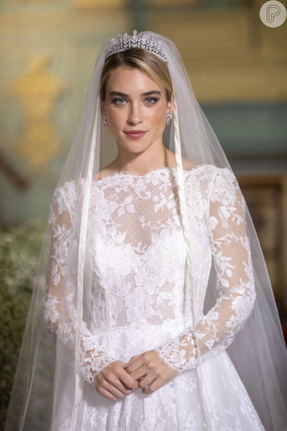 Érica aposta em vestido de noiva com mangas longas, bordado e com transparência para casamento com José Lucas de Nada na novela 'Pantanal'