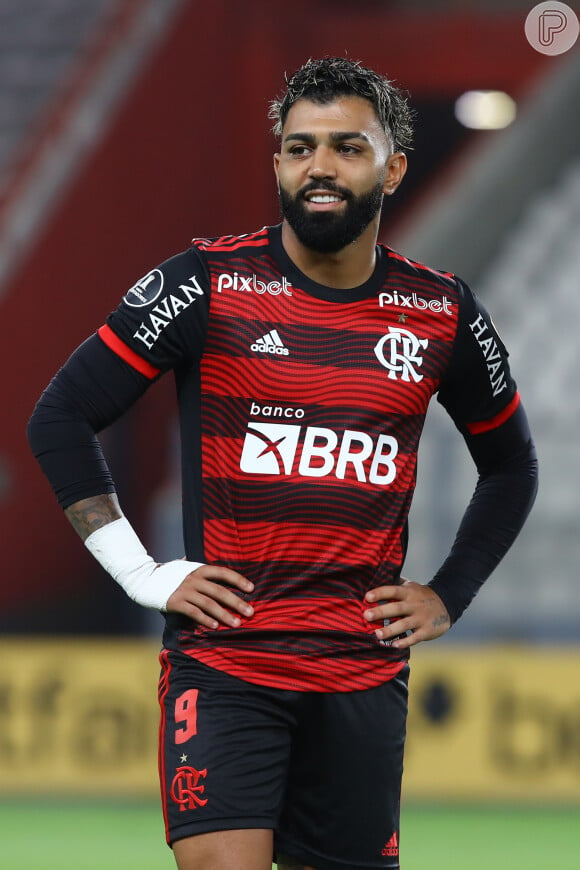 Gabigol saiu do show acompanhado de duas amigas