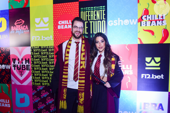 Gustavo Marsengo e Laís Caldas usaram look à la Harry Potter na 'Barraca do Beijo'