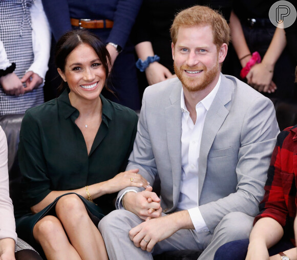 Meghan decidiu adotar a cadelinha e foi até o local com o príncipe Harry para buscá-la