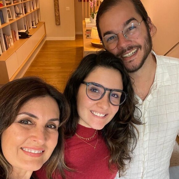 Nas redes sociais, Túlio Gadêlha presenteia filha de Fátima Bernardes
