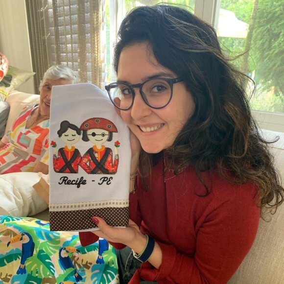 Filha de Fátima Bernardes ganha presente de Túlio durante despedida