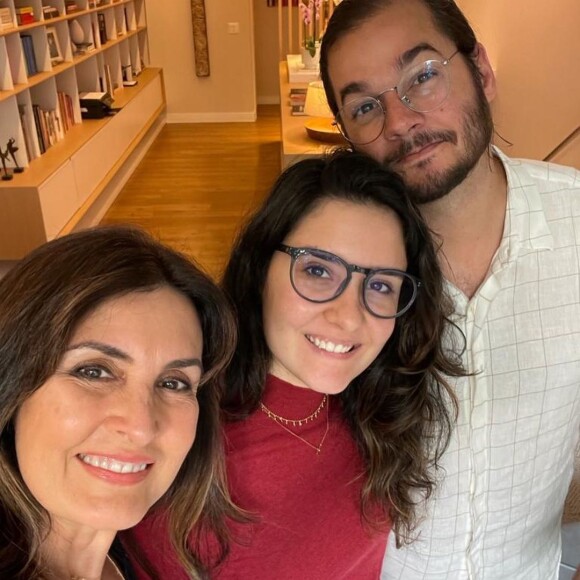 Fátima Bernardes fala sobre despedida da filha: 'O coração está apertado, mas feliz'