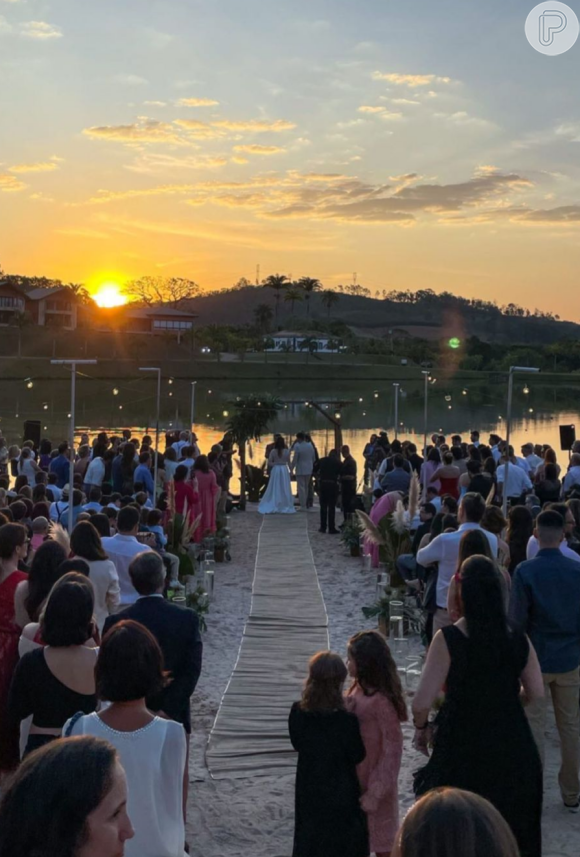 Casamento de Mari Palma e Phelipe Siani em São Paulo conta com pôr-do-sol exuberante