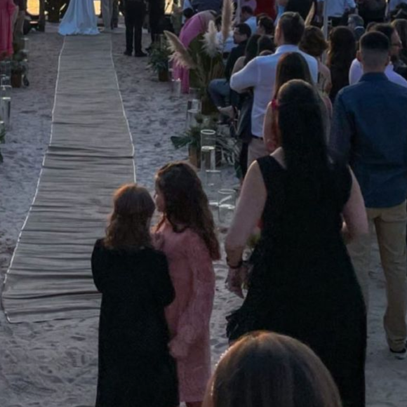 Casamento de Mari Palma e Phelipe Siani em São Paulo conta com pôr-do-sol exuberante