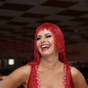 Viviane Araújo desfili grávida no Carnaval 2022