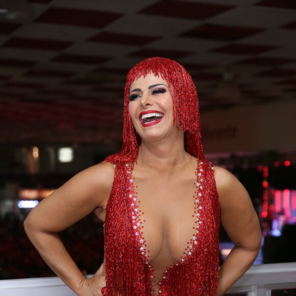 Viviane Araújo desfili grávida no Carnaval 2022