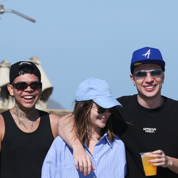 Jade Picon estava na praia com o irmão, Leo Picon