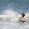 Apaixonado pelo surfe, Paulinho Vilhena sempre aproveita os momentos de folga para praticar o esporte nas praias cariocas