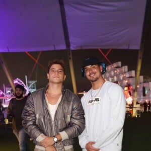 Gabriel Medina posa com amigo em show do Rock in Rio