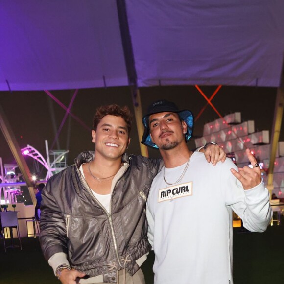 Gabriel Medina curte Rock in Rio com amigo