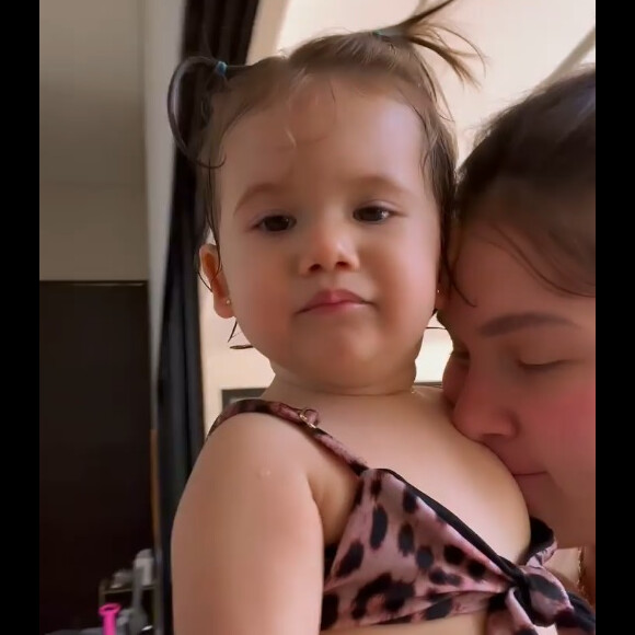 Virginia Fonseca mostrou a filha, Maria Alice, falando 'mamãe' pela primeira vez com 1 ano e 3 meses e incomodou pediatra: 'Quando ela vai desenvolver a fala (que está atrasada, inclusive)'
