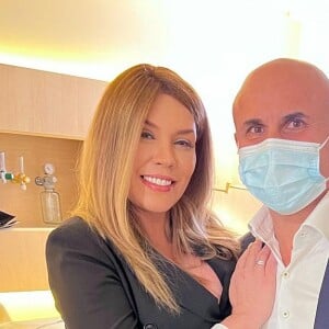 Simony está fazendo tratamento para combater os efeitos da quimioterapia