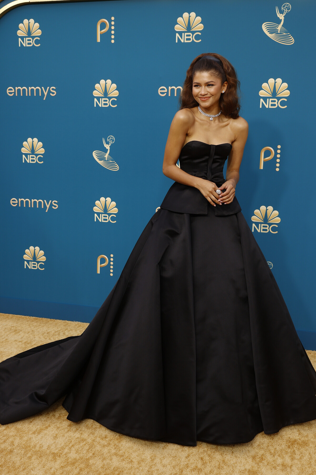 Foto: O vestido de Zendaya para o Emmy 2022 foi em tom clássico com toques  modernos: a peça é da Valentino - Purepeople