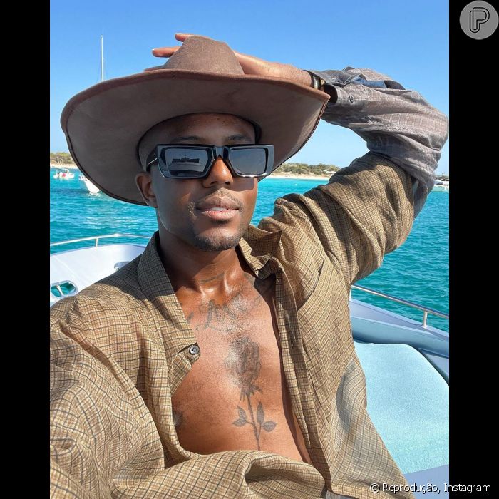 Vas J. Morgan se tornou editor da revista 'Tings', uma publicação ...