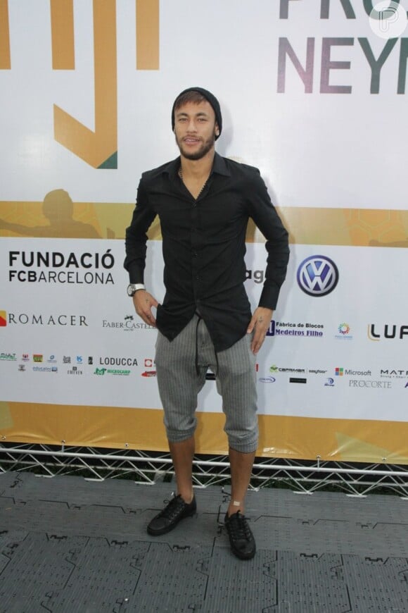 Neymar prestigia nesta terça-feira, 23 de dezembro de 2014, a inauguração do 'Instituto Projeto Neymar Jr.', na Praia Grande, no litoral de São Paulo, que visa atender crianças e famílias carentes da região, na Praia Grande, no litoral de São Paulo