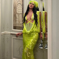 Bruna Marquezine aposta em vestido de R$ 20 mil para Semana de Moda de Milão. Detalhes do look!