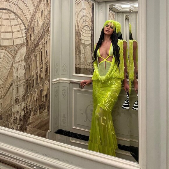 Vestido usado por Bruna Marquezine faz parte da coleção inverno 2022 da The Attico