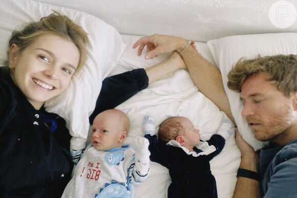Isabella Scherer deu à luz aos gêmeos Mel e Bento recentemente