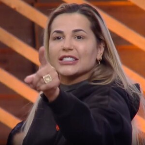 A Fazenda: Deolane revela que Deborah falou sobre ficada entre Thomaz e Tati