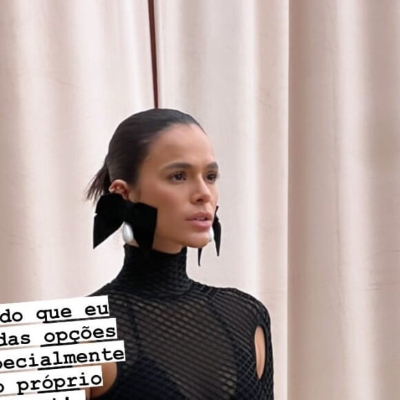 Bruna Marquezine falou sobre o vestido criticado por Michelle Bolsonaro