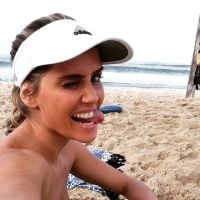 Deborah Secco vai à praia na véspera de Natal: 'Banho de mar para lavar a alma'