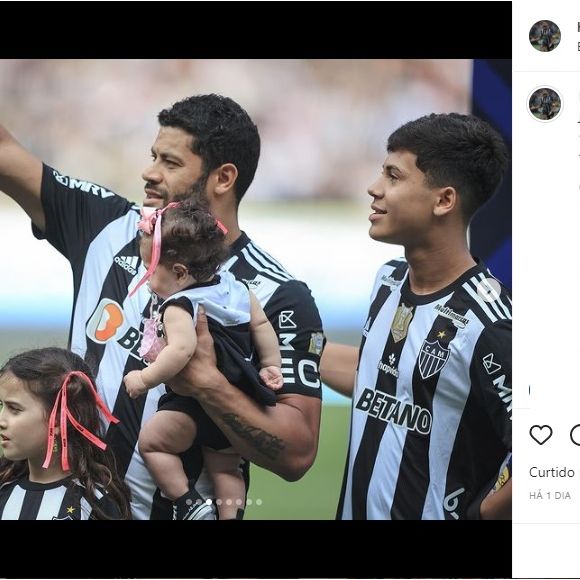 Hulk levou a filha Zaya pela primeira vez ao estádio de futebol