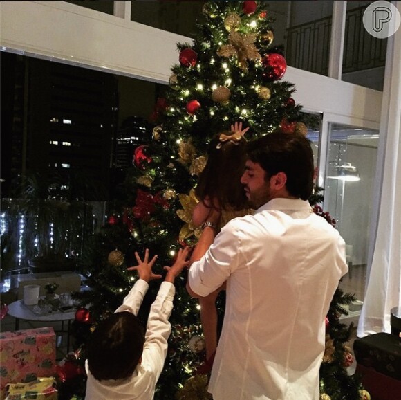 Kaká curtiu a noite de Natal com os filhos, Luca e Isabella