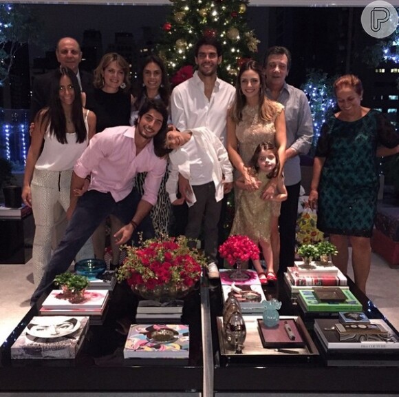 Kaká e Carol Celico passam Natal junto com os filhos na casa da família da blogueira, em 24 de dezembro de 2014