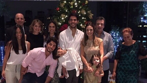Kaká passa Natal ao lado de Carol Celico e dos filhos após término do casamento