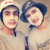 Enzo se diverte com amigo e posta foto com o rosto pintado no Instagram