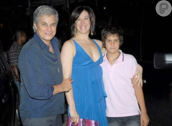 Em 2008, Enzo foi fotografado com os pais em evento