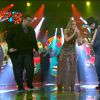 Claudia Leitte esbanja sensualidade ao cantar 'Smooth' ao lado de Lui Medeiros e Pepeu Gomes no palco do 'The Voice Brasil'