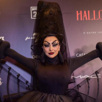 Sabrina Sato elege look icônico para baile de Halloween: 'Dona Aranha'. Saiba quanto tempo artista levou para ficar pronta!