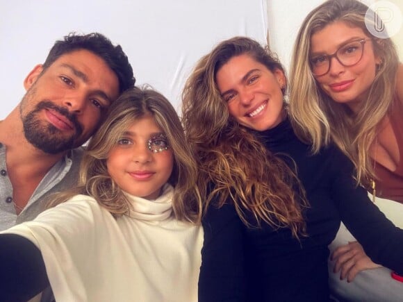 Mariana Goldfarb e Cauã Reymond com Sofia, filha do ator com Grazi Massafera