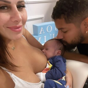 "Hoje estou mais flácida, tenho mais celulite... Quero voltar a ter o meu corpo de antes, mas preciso de disciplina e foco", desabafou Viviane Araujo